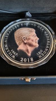 2018 Nationale één kilo herdenkingsmunt, Koninklijke Verjaardagsuitgifte 2018