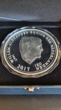 2017 Nationale één kilo herdenkingsmunt, Willem-Alexander Koning der Nederlanden 50 Jaar